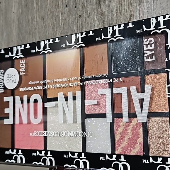 Makeup Bundle - Picture 2 of 9